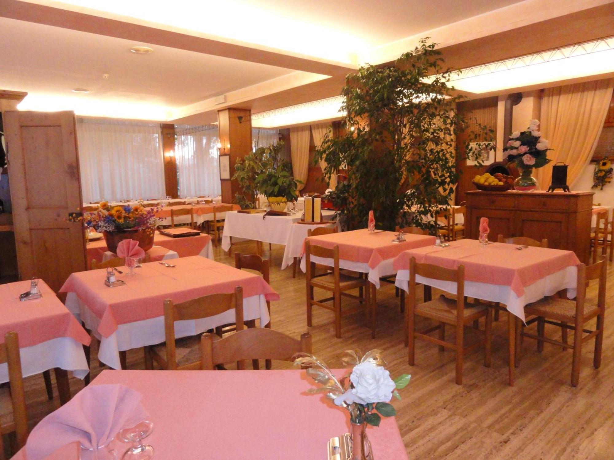 Albergo Ristorante Cima I Pra' Ponte nellʼAlpi Exterior foto